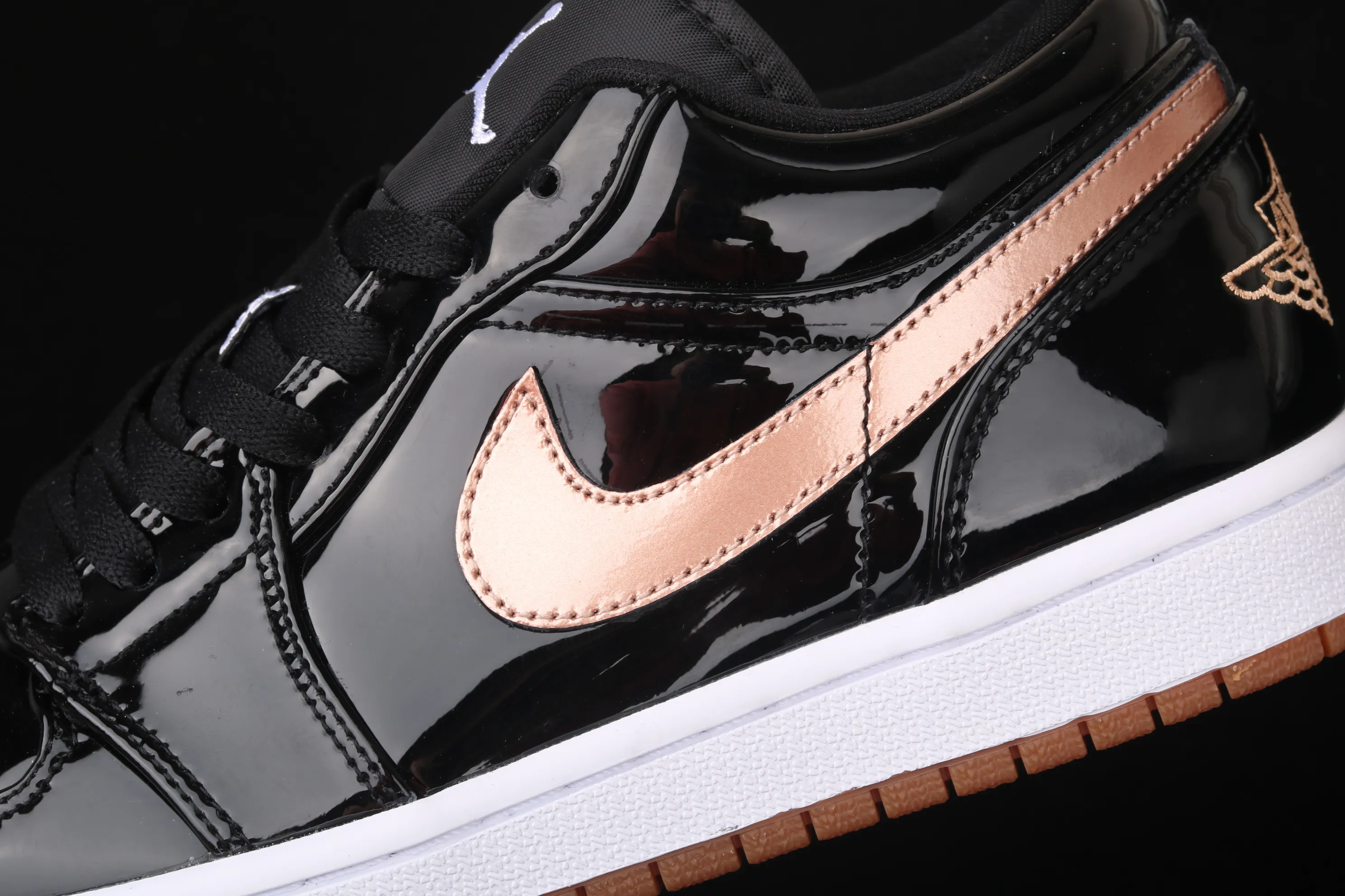 All categories Air Jordan Jordan series basketball shoes Air Jordan 1 Low New version Air Jordan 1 Low AJ1 Joe 1 low-top patent leather black gold cultural and leisure sports sneakers 554723-032